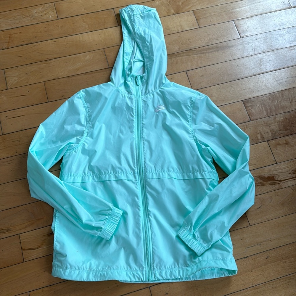 Nike windbreaker: almost new